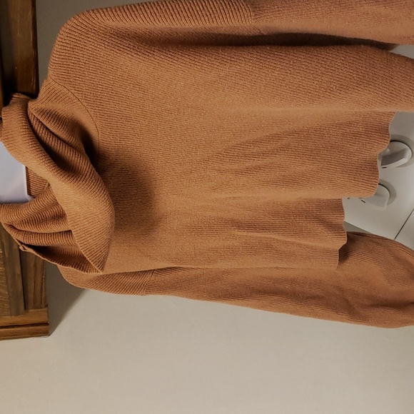 Forever 21 Cropped Cowl Neck Sweater (M) - Picture 4 of 6